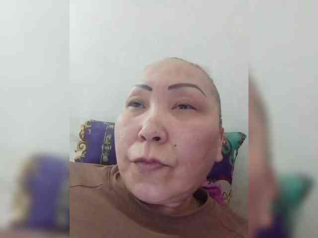 F_L_I_R_T_I_N_G webcam