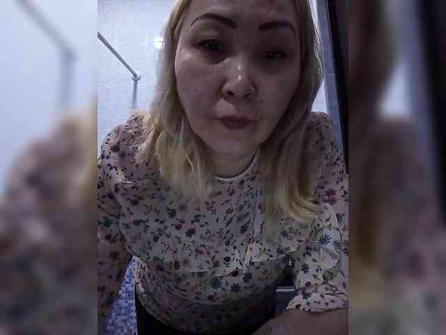 Qweentis's webcam live show