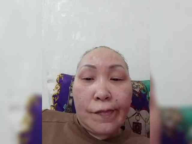 F_L_I_R_T_I_N_G webcam