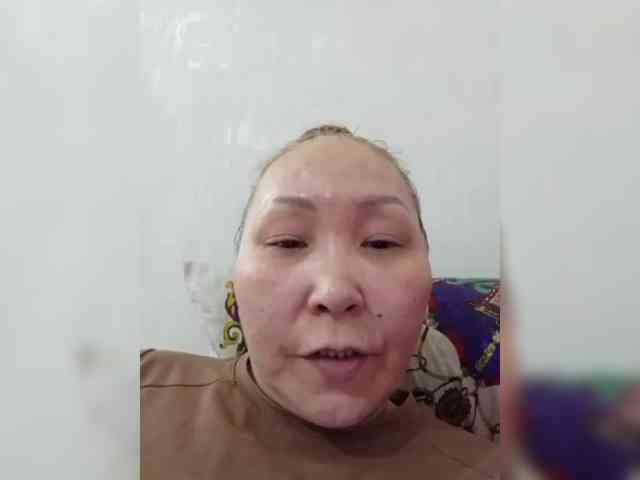F_L_I_R_T_I_N_G webcam