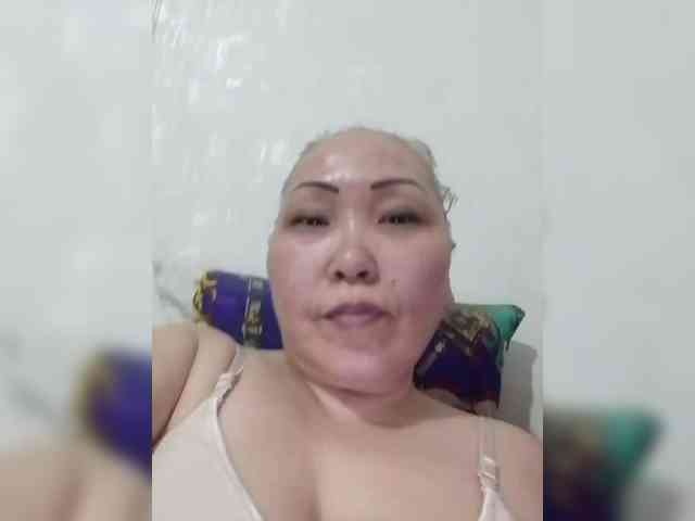 F_L_I_R_T_I_N_G webcam