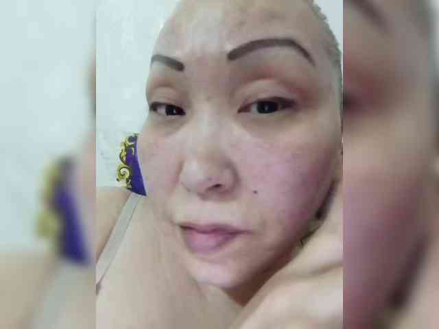 F_L_I_R_T_I_N_G webcam