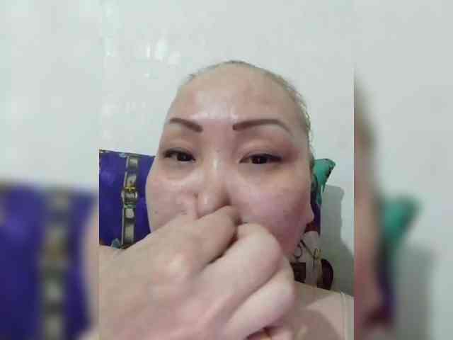 F_L_I_R_T_I_N_G webcam