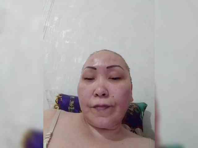 F_L_I_R_T_I_N_G webcam