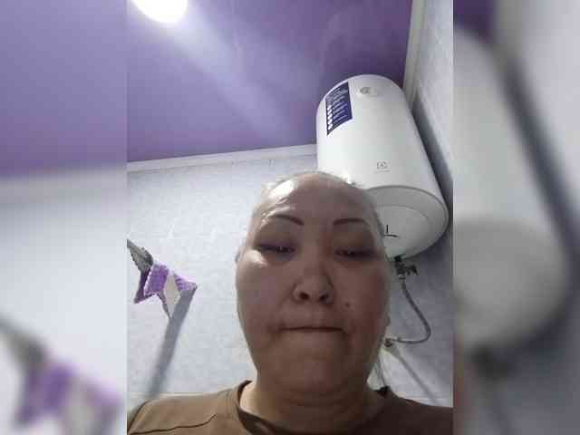 F_L_I_R_T_I_N_G webcam