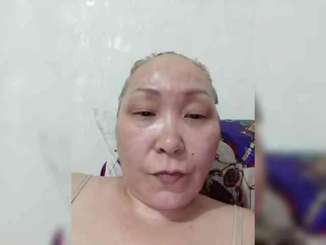 F_L_I_R_T_I_N_G webcam