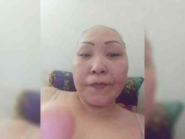 F_L_I_R_T_I_N_G webcam