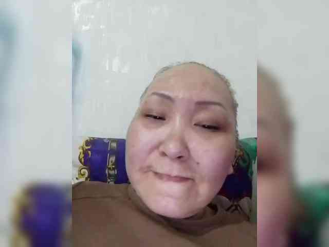 F_L_I_R_T_I_N_G webcam