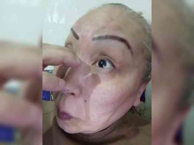 F_L_I_R_T_I_N_G webcam