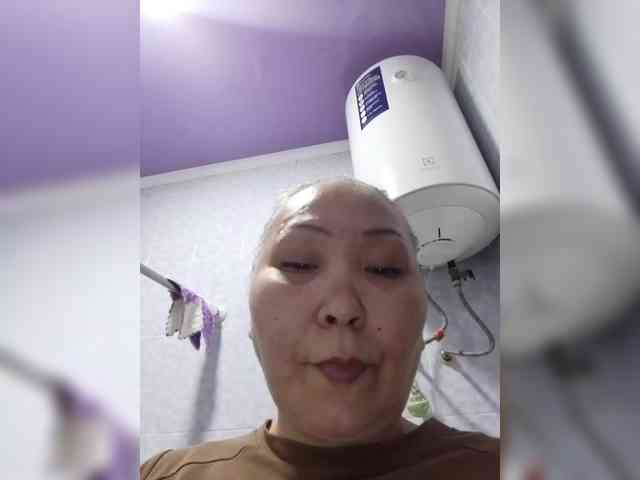 F_L_I_R_T_I_N_G webcam