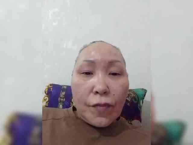 F_L_I_R_T_I_N_G webcam