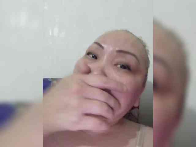 F_L_I_R_T_I_N_G webcam