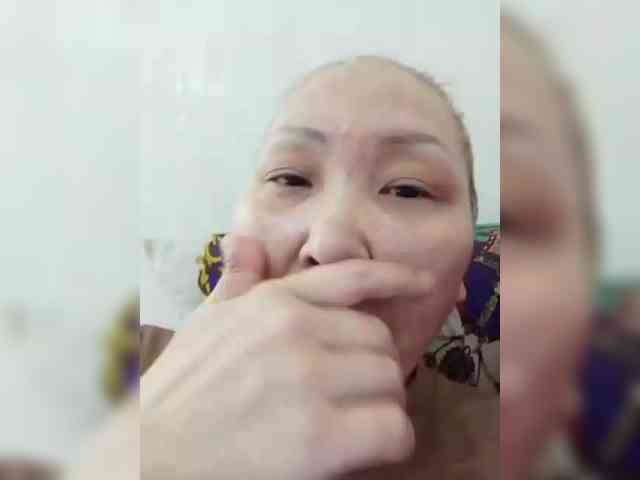 F_L_I_R_T_I_N_G webcam