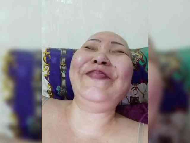 F_L_I_R_T_I_N_G webcam
