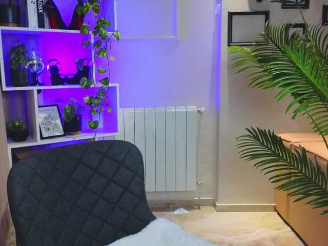 Lina-hill's BongaCams show and profile