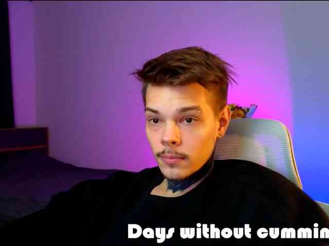 Denchtut Live Webcam on BongaCams