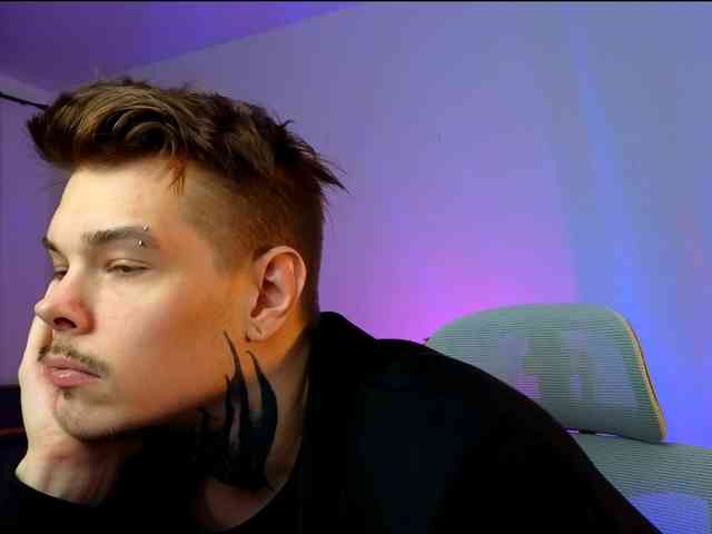 Denchtut Live Webcam on BongaCams