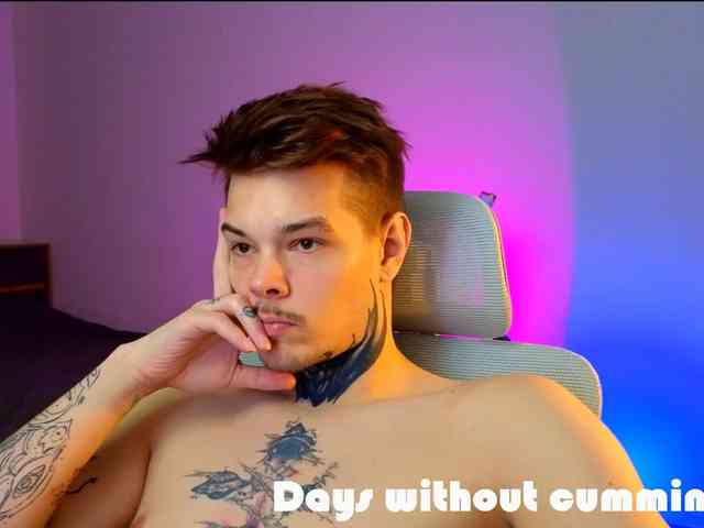 Denchtut Live Webcam on BongaCams