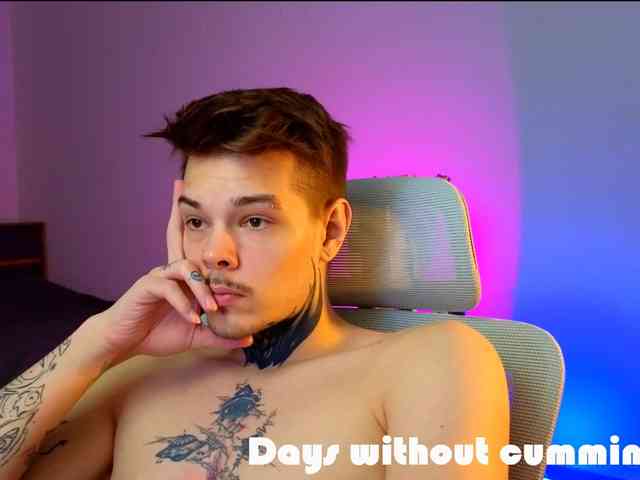 Denchtut Live Webcam on BongaCams