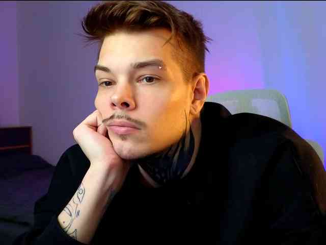 Denchtut Live Webcam on BongaCams