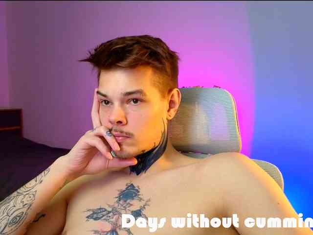 Denchtut Live Webcam on BongaCams