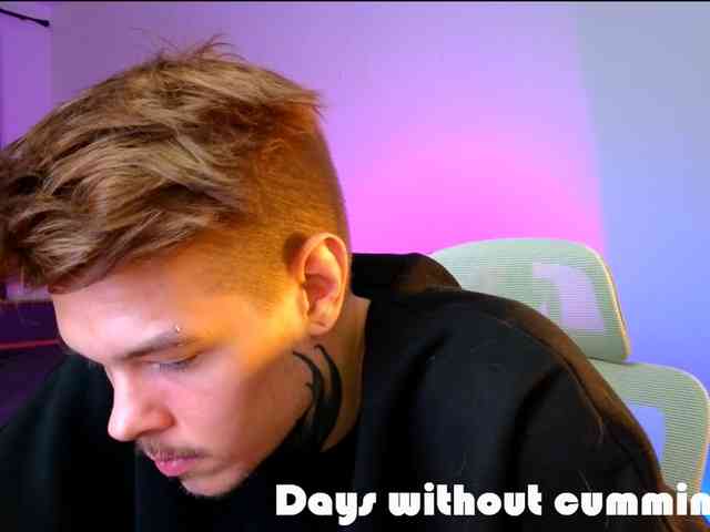 Denchtut Live Webcam on BongaCams