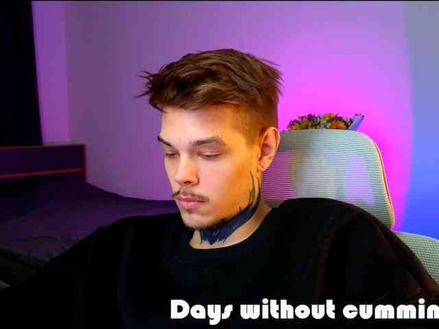 Denchtut Live Webcam on BongaCams