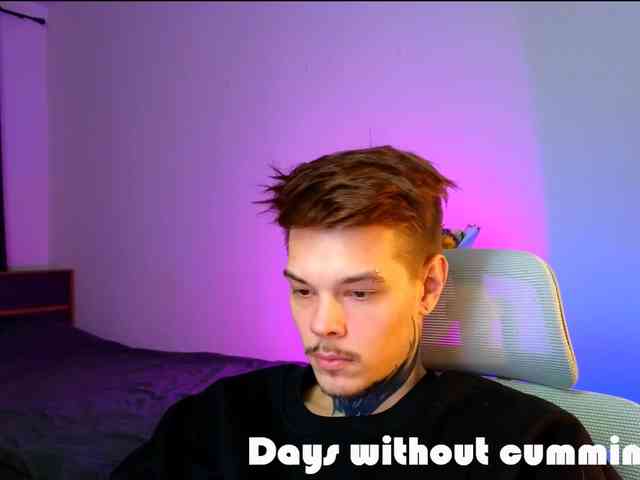 Denchtut Live Webcam on BongaCams