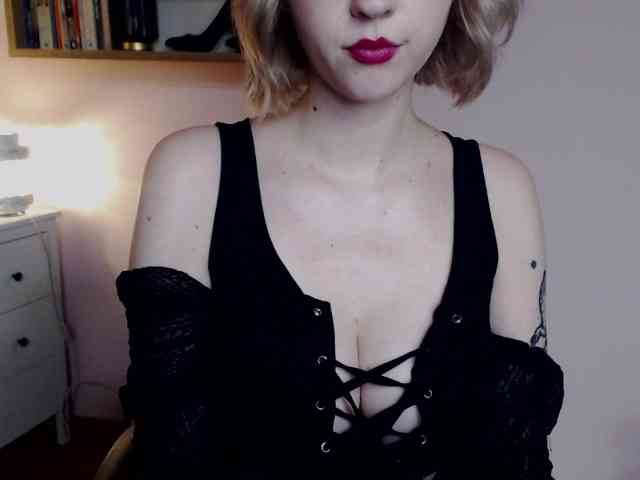 MadelineLOVE99 webcam