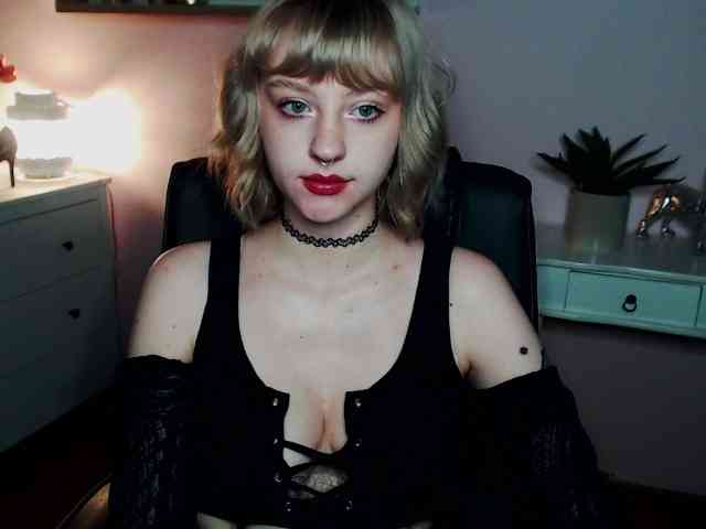 MadelineLOVE99 webcam