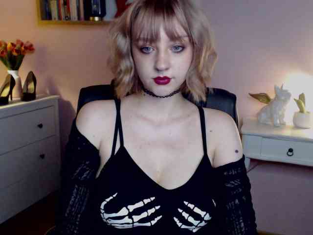 MadelineLOVE99 webcam