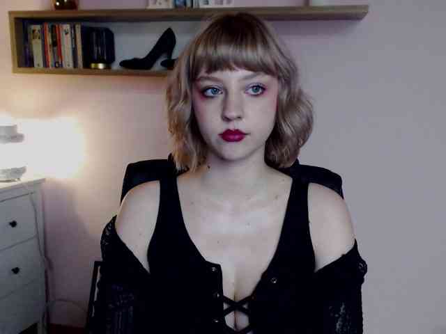 MadelineLOVE99 webcam