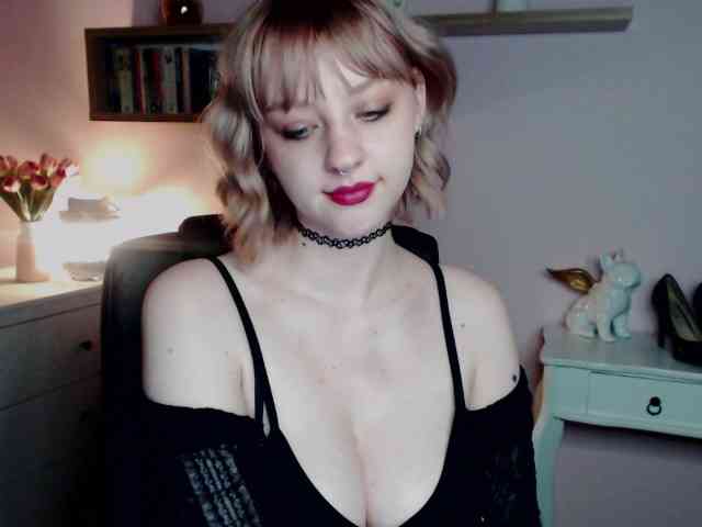 MadelineLOVE99 webcam