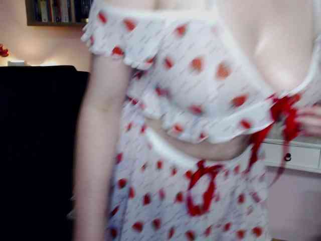 MadelineLOVE99 webcam