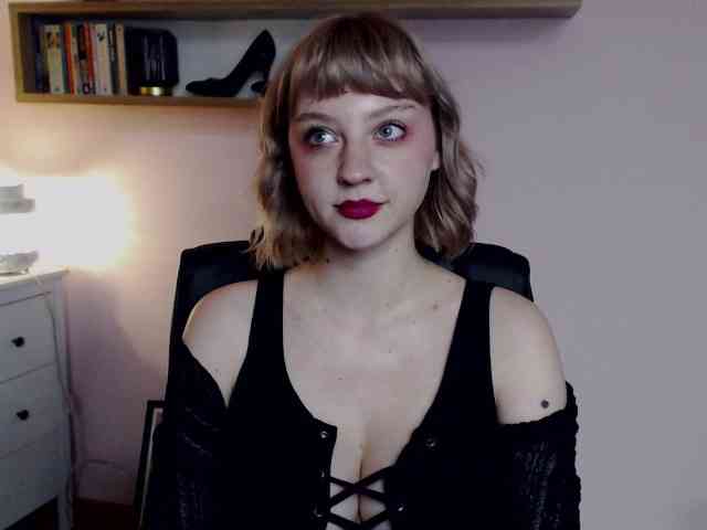 MadelineLOVE99 webcam