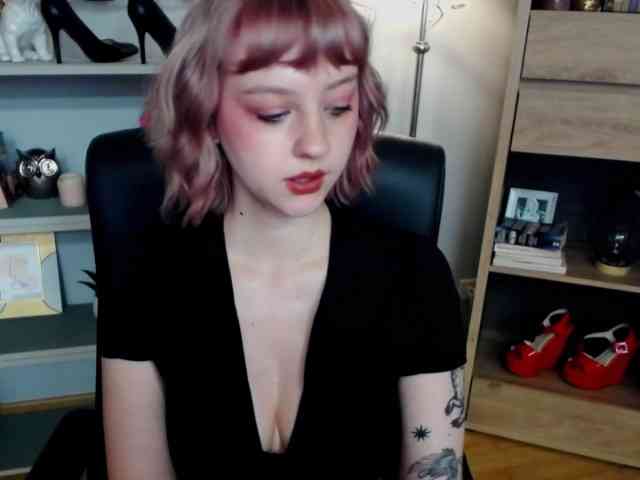 MadelineLOVE99 webcam