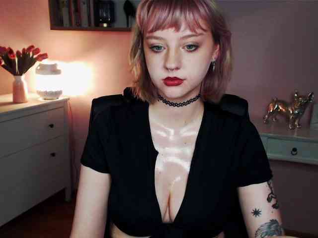 MadelineLOVE99 webcam