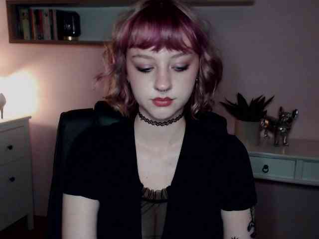 MadelineLOVE99 webcam