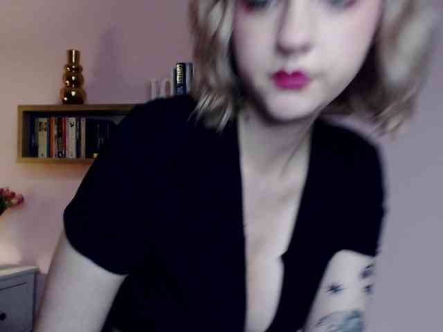 MadelineLOVE99 webcam