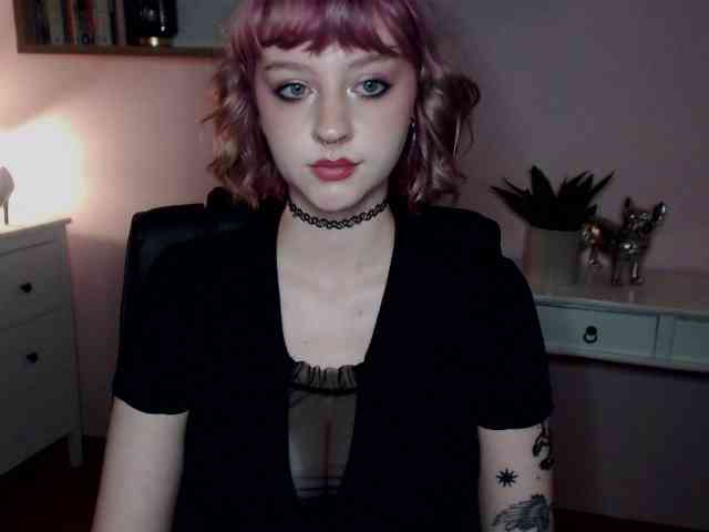MadelineLOVE99 webcam