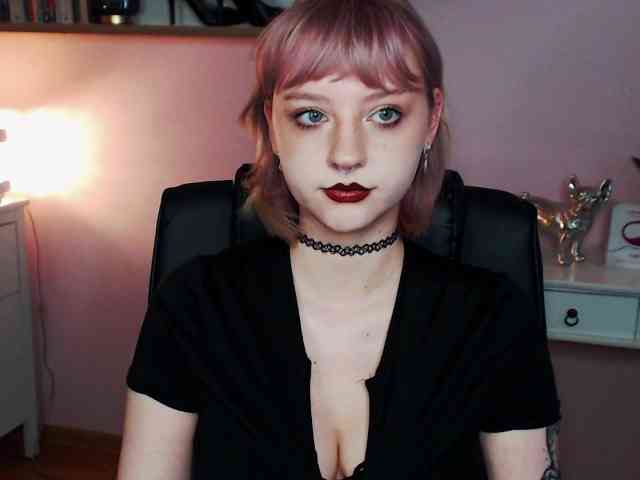 MadelineLOVE99 webcam