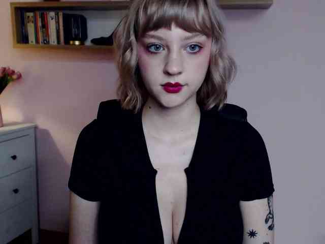 MadelineLOVE99 webcam