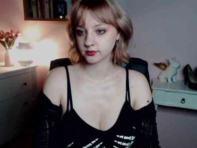 MadelineLOVE99 webcam