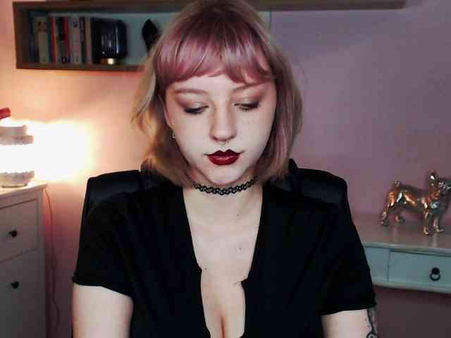 MadelineLOVE99 webcam