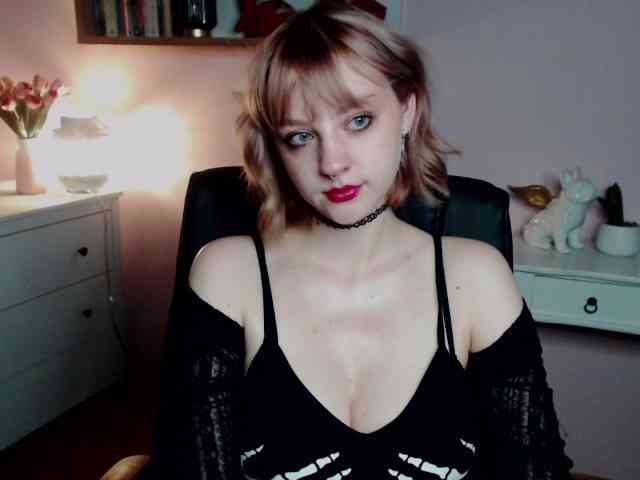 MadelineLOVE99 webcam