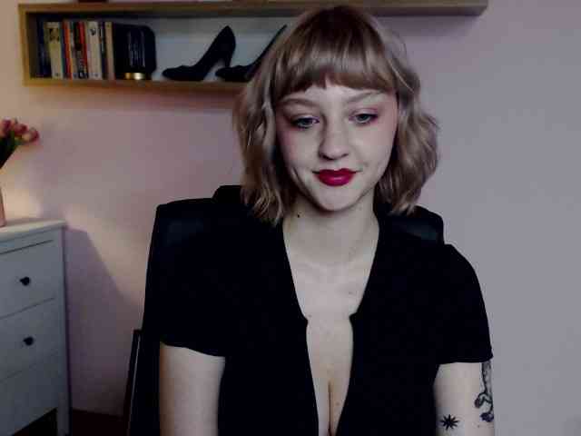 MadelineLOVE99 webcam