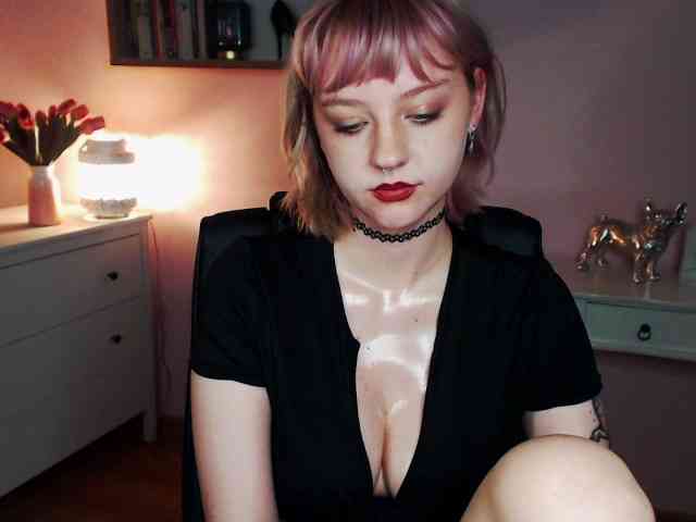 MadelineLOVE99 webcam