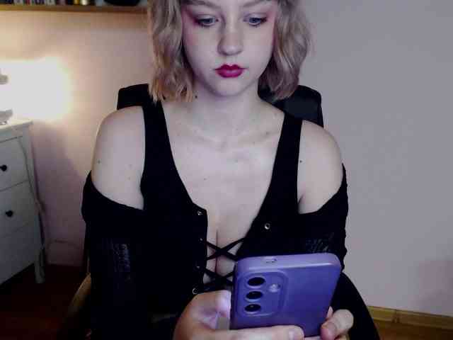 MadelineLOVE99 webcam