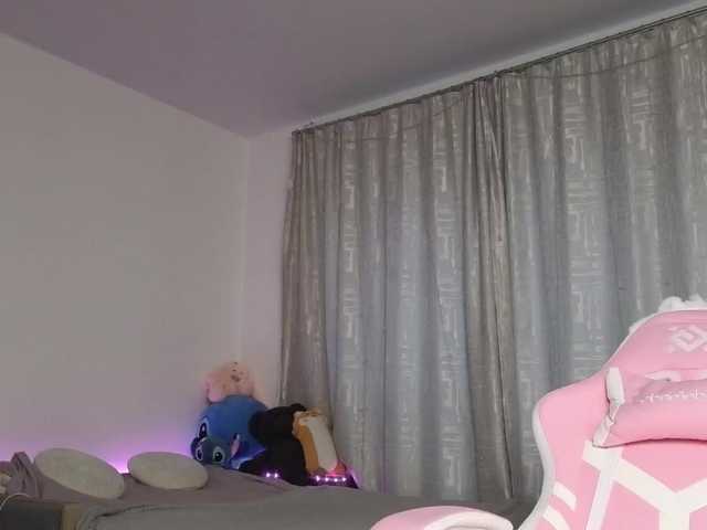 Admire 19 years old Eva--queen from BongaCams Eva--queen from BongaCams