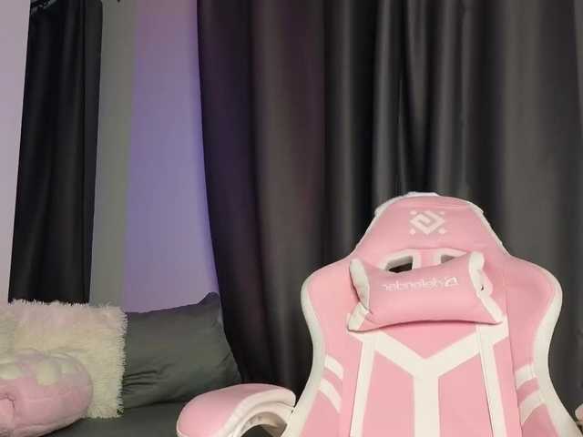 Eva--queen's BongaCams show and profile